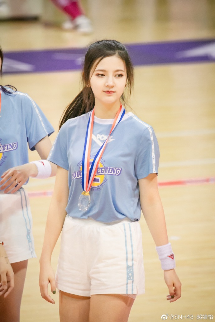 偶像女团snh48郝婧怡眼神迷人可爱美照