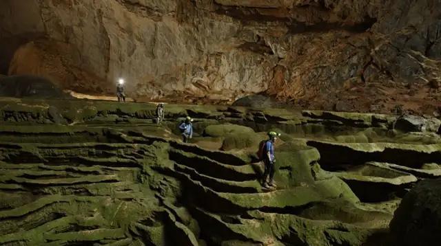 世界最大的洞穴，可容纳72亿人，湖泊、河流及森林覆盖！