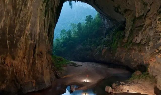 世界最大的洞穴，可容纳72亿人，湖泊、河流及森林覆盖！