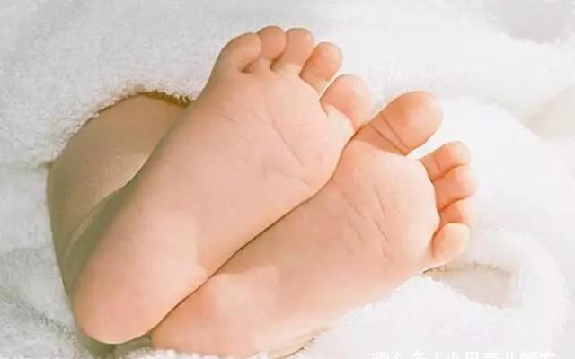 医院为什么只留新生儿脚印不留手印？医生不多说，但父母要知道