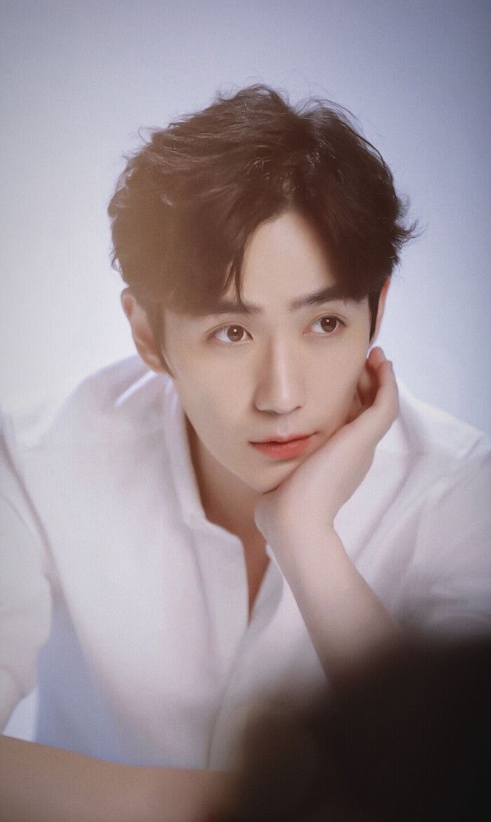 明星手机壁纸:朱一龙