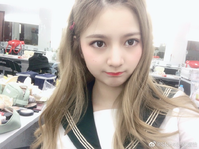 偶像女团snh48郝婧怡眼神迷人可爱美照