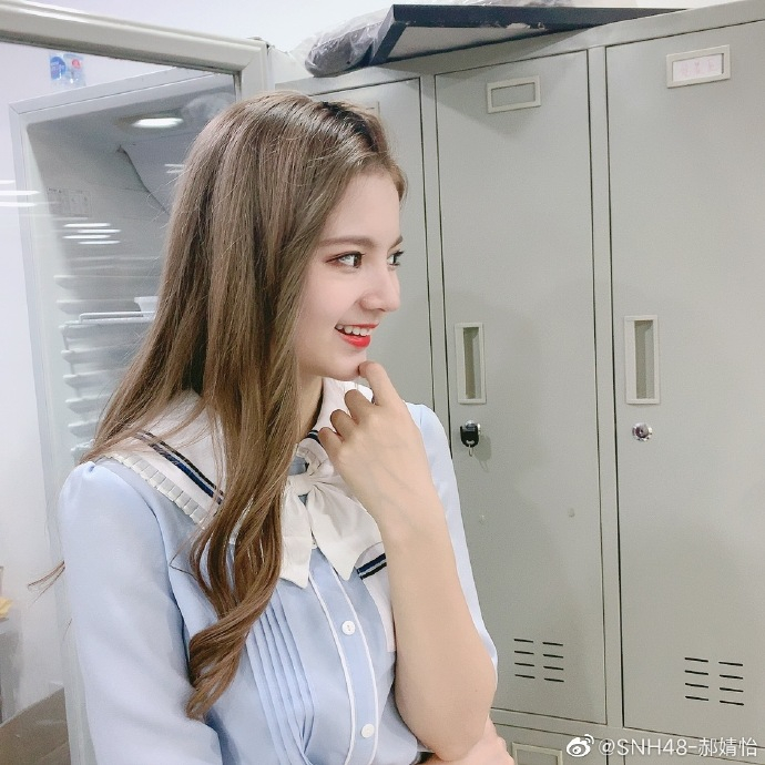 偶像女团snh48郝婧怡眼神迷人可爱美照