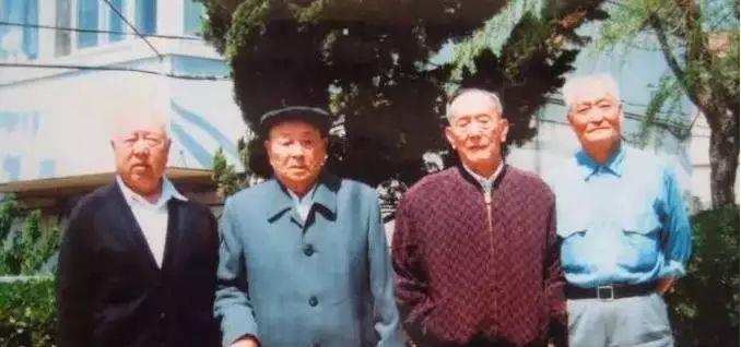 林帅死后,唯一的秘书晚年下场如何?惨遭关押,开店度日|关光烈|军区|林彪|秘书|黄永胜_新浪新闻