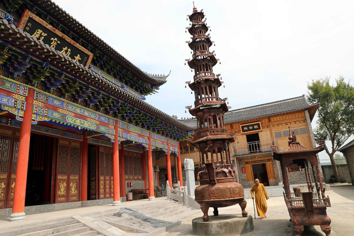 安徽马鞍山:700年古寺中,聆听一位正道修行的老师父诵经说法!|五百罗汉_新浪新闻