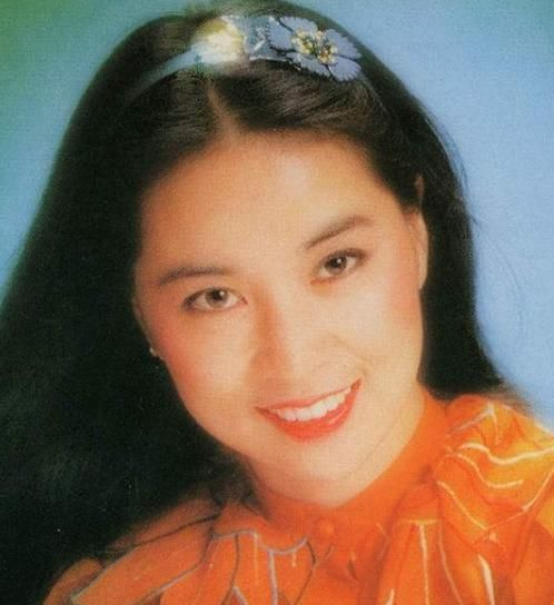 林凤娇年轻时真的太美丽了，难怪成龙大哥被她迷得“鬼迷心窍”