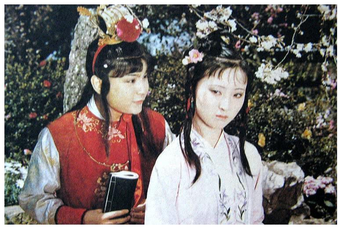 87版红楼梦宝黛最美剧照,图四宝黛红楼梦封面宣传照,惊艳时光