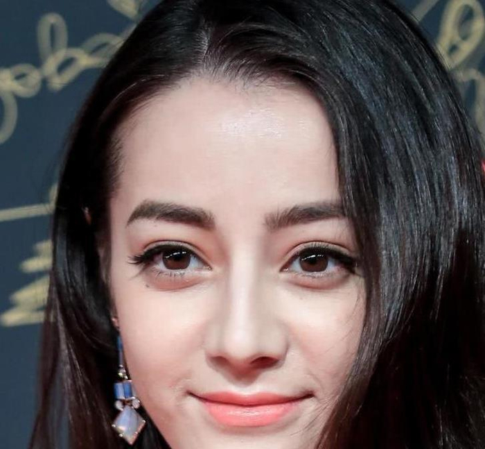 迪若安好,便是晴天,迪丽热巴荣获金凤凰最佳新人奖