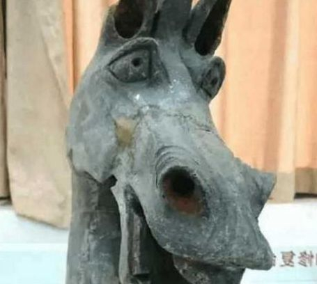 中国“不正经”的文物：中了剧毒的马头，笑容邪恶的唐猪首人身俑|马头|剧
