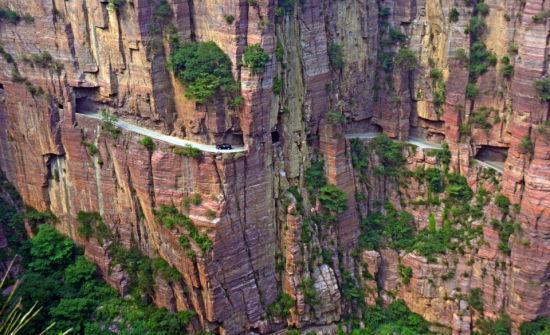 中国最惊险的挂壁公路，现实版的“愚公移山”，竟比登蜀山还难！