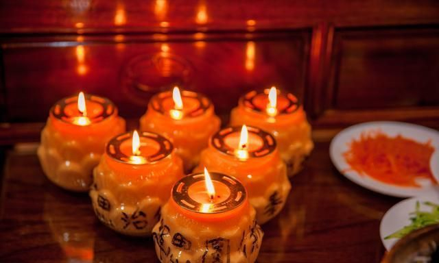 在寺院佛堂供灯的功德有哪些?|功德|佛堂|佛陀_新浪新闻