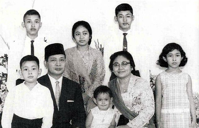 1998年5月21日,印尼总统苏哈托辞职,结束三十二年统治|荷兰|日惹_新浪新闻