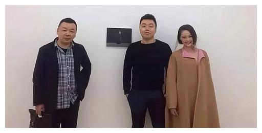 他光明正大画小三卖384万,他偷画女邻居,雪藏15年反而卖4700万|画家|画坛|刘野|画作|妻子_新浪新闻