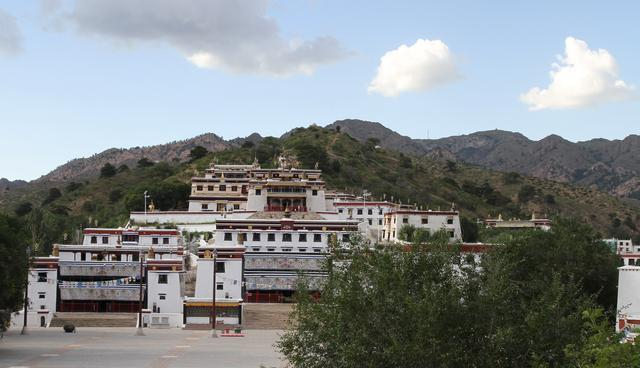 中国内蒙古最大藏传佛教寺院之包头市五当召