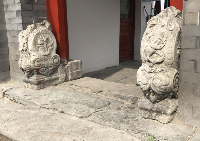 数一数南锣鼓巷里上百的门当,看看这些老胡同里的门当怎么了_新浪新闻