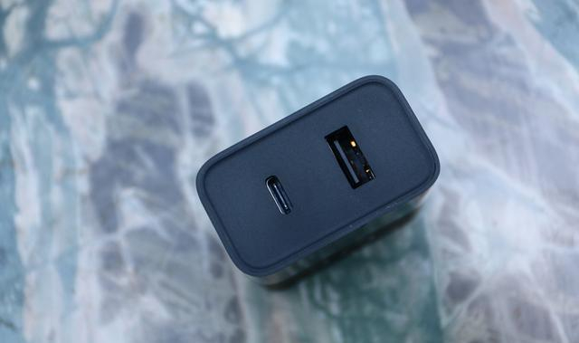 紫米30w充电头:多协议 高颜值 1a1c双口设计