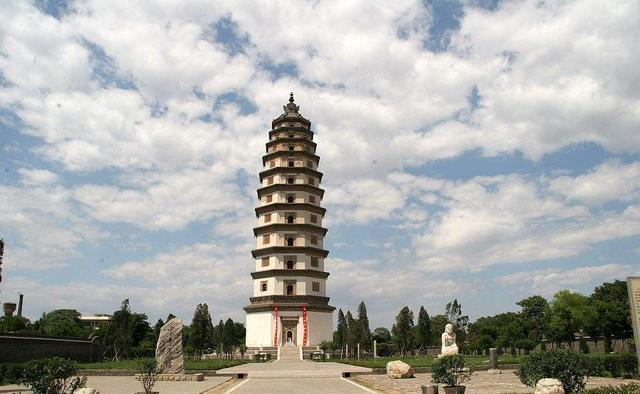 始建于东汉永平十年公元67年的南宫普彤寺塔不愧为中华第一塔
