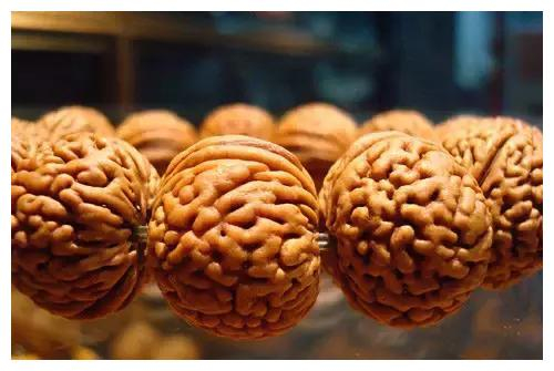 巨漂亮的桃核手串,到底怎么玩出来的?怎么挑选桃核的经验之谈