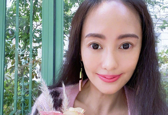 关颖久违晒娃却引争议,大女儿与4个男孩一起洗澡,不该避嫌吗?