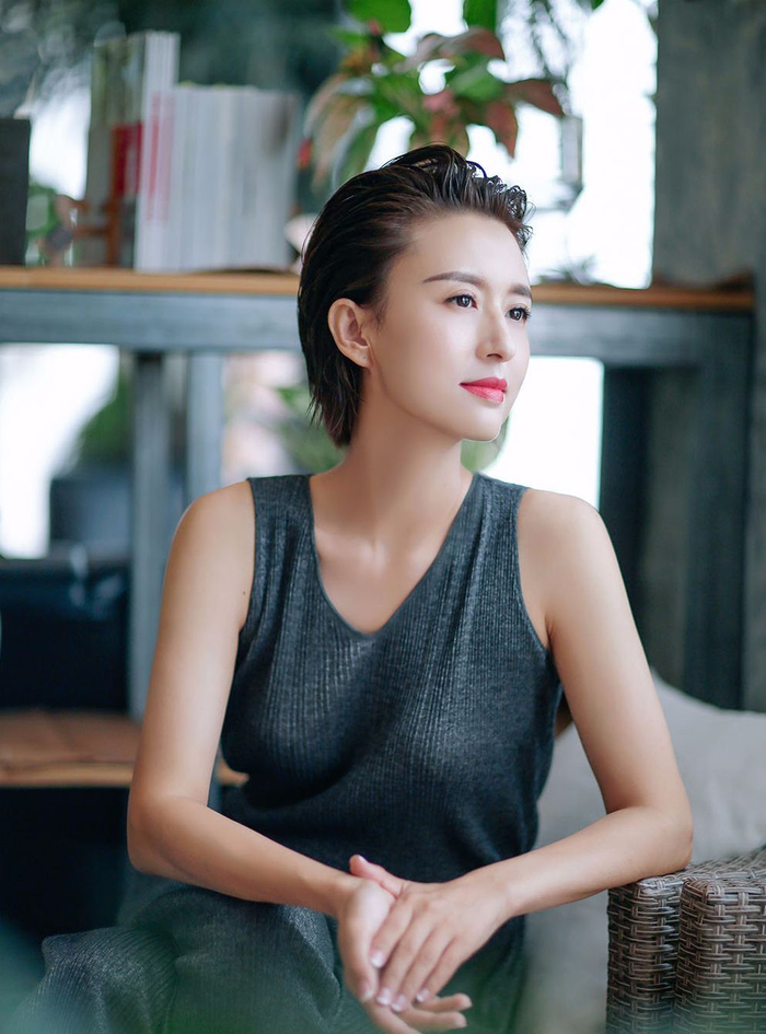 《张蕾》一组高清唯美组图,网友:不愧为央视新锐第一女主播