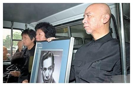 影坛大佬鲍方葬礼，罗嘉良 郭可盈众人纷纷惋惜：最难忘他的笑