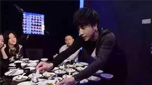 揭秘薛之谦在上海开的“上上谦”串串香火锅店，网友：偶遇谦谦|谦谦|薛之谦|火锅店_新浪新闻