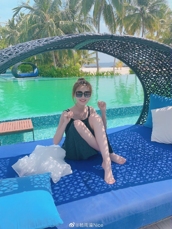 美女演员杨雨潼迷人写真美照欣赏