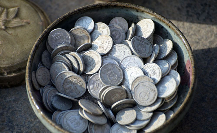 乱世黄金,盛世收藏!众多古玩爱好者在古玩城捡漏,想靠古玩发财