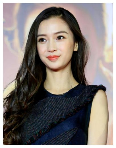 杨颖在日本时候的照片曝光,和现在的样子判若两人,亮点自己找
