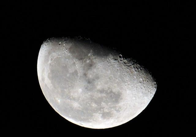 月亮上弦是当月的什么时间?|月球|月相|地球|农历|娥眉月_新浪新闻