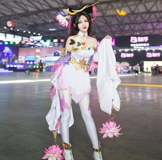 貂蝉COS漫展走红，比动漫中的貂蝉还要美，这个大招躲不掉！