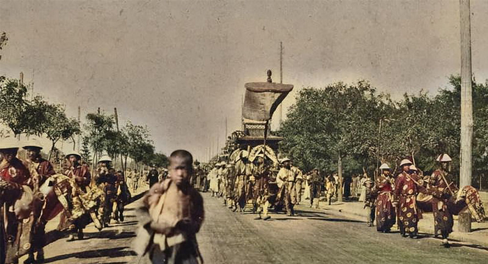 老照片:相片记录的历史,晚清的社会百态,那时街头就有黑熊表演