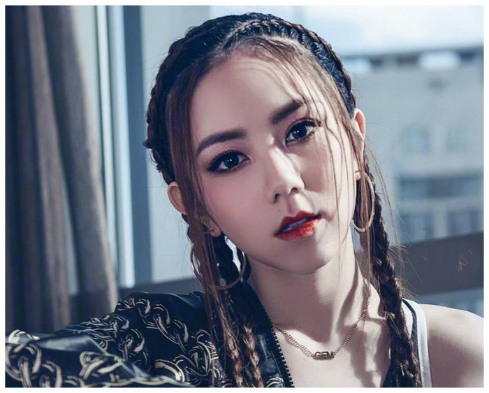 对比内地与港台十大金曲女歌手,华语乐坛断层,榜单失去公信力!