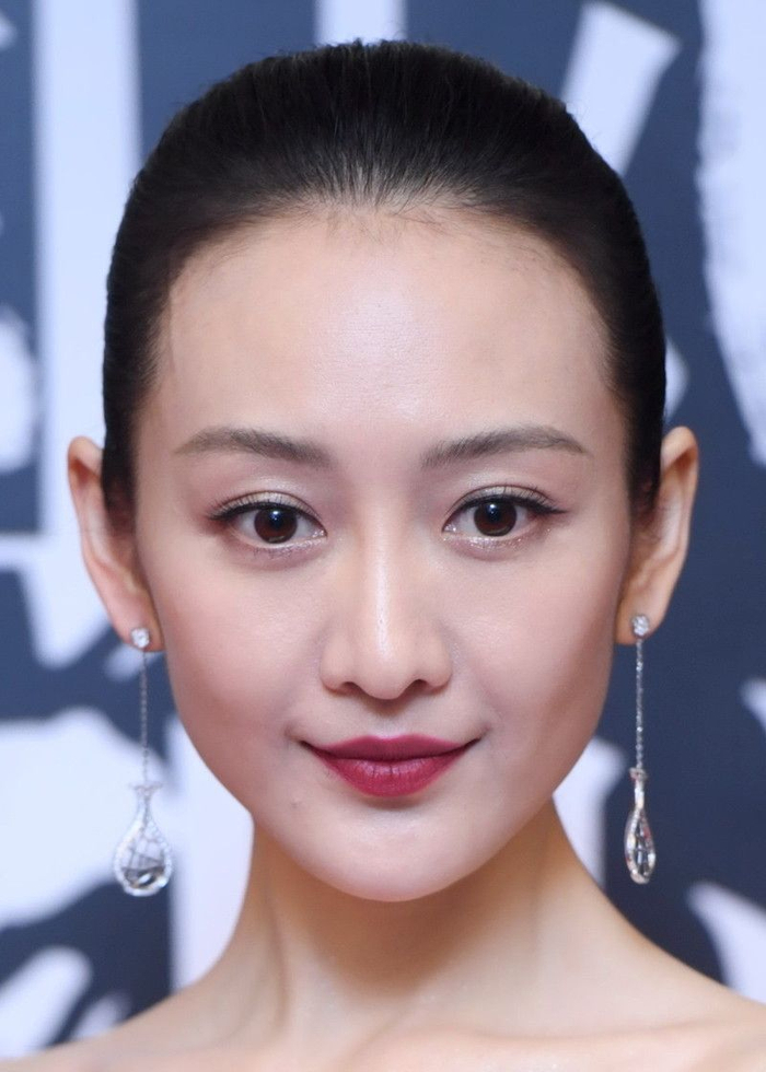 王鸥珠宝晚宴现场秀曼妙身材，腰胯臀比例完美