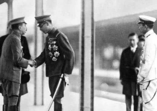 1935年末代皇帝溥仪代表伪访问日本老照片 日本天皇亲自接站