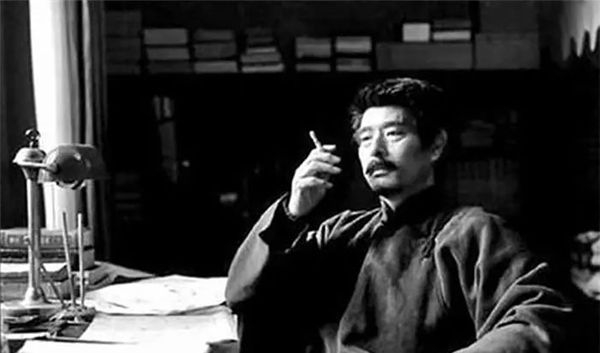 鲁迅珍贵老照片:中国现代文学的奠基人,中华民族新文化的方向