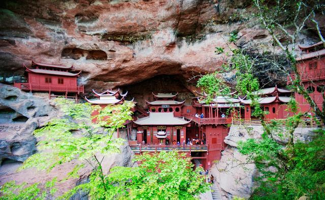 福建这个800多年的悬空古寺,一根柱子撑起一座寺庙,名扬四海