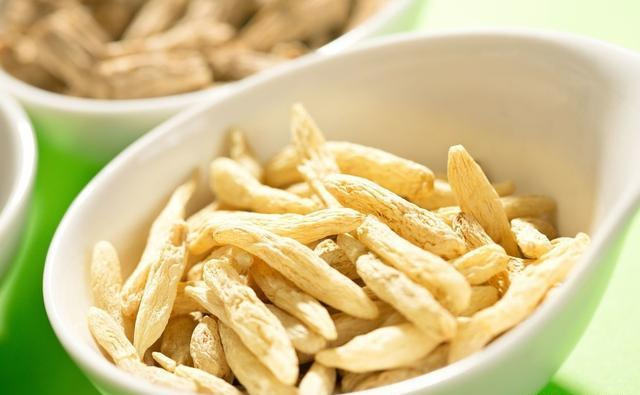 原料〕麦门冬10克,生地黄15克,藕适量.