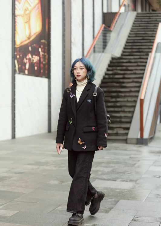 街拍:可爱的学院风小姐姐~小姐姐的衣服好让人怀念的_