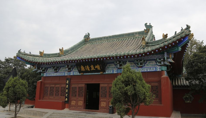 中国古建筑的屋顶形式——歇山顶,富于变化,高峻凝重