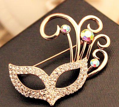 Mardi Gras Mask Lapel Pin