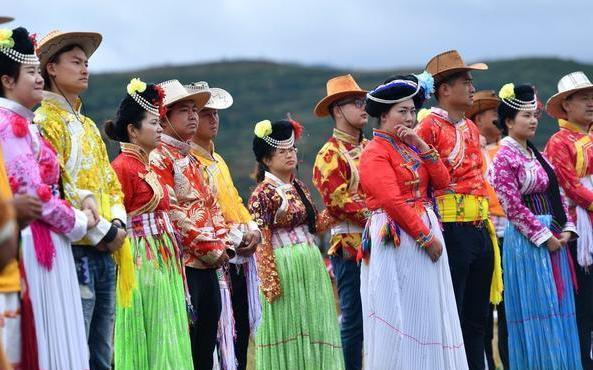 中国唯一母系氏族：十分开放的民族，传说中的“女儿国”|家庭_新浪新闻