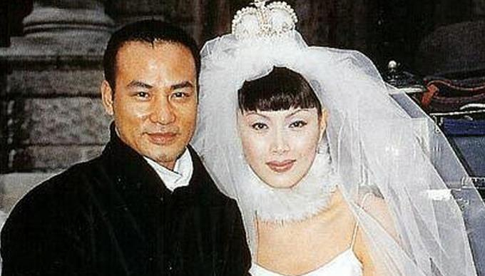 任达华琦琦二十年相濡以沫,婚姻长久的秘诀是什么?|琦琦|任达华|婚姻|老婆|秘诀|女儿|绯闻|妻子|任晴佳|相思豆_新浪娱乐_新浪新闻