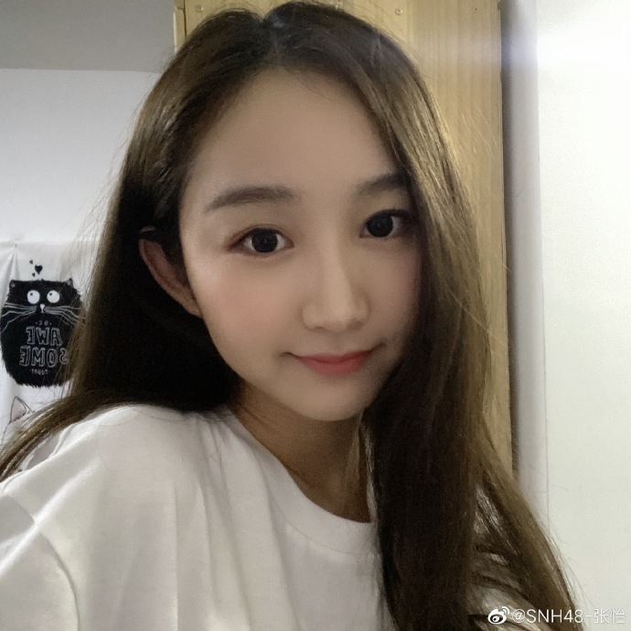 偶像美少女SNH48-张怡迷人写真美照|SNH48_新浪娱乐_新浪新闻
