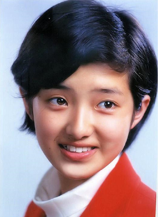 第一代全民女神山口百惠近照曝光,退隐39年,60岁近照像普通人