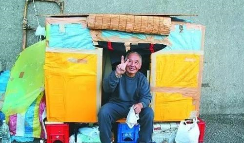 日本的流浪汉与中国的乞丐，两者有何不同真相后绝对会震惊！