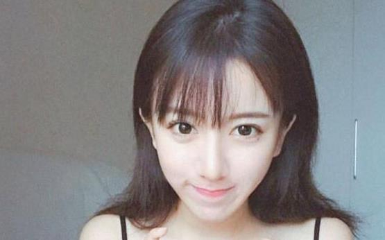 斗鱼呆妹儿戏精上身, 用小龙虾哄粉丝睡觉, 水友: 表面晚安!