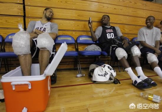 为什么NBA球员下场休息时，会用纱布把冰袋裹到膝盖上？|冰敷|膝盖|NBA|保健性|局部_新浪新闻
