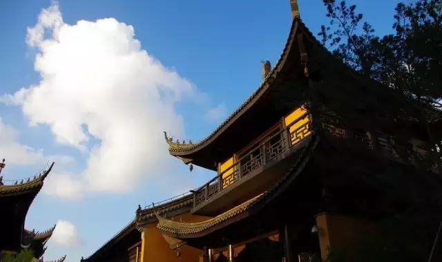 这座上海远近闻名的古寺,原来这么美,宛如人间净土!