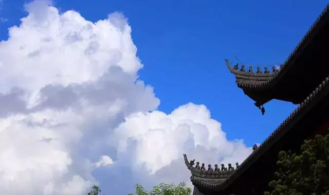 这座上海远近闻名的古寺,原来这么美,宛如人间净土!